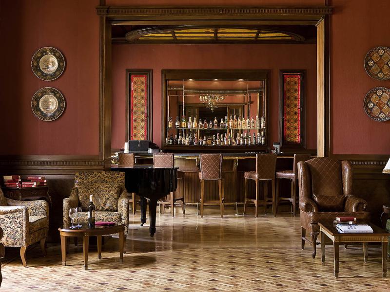 THE VICTORIAN LOUNGE