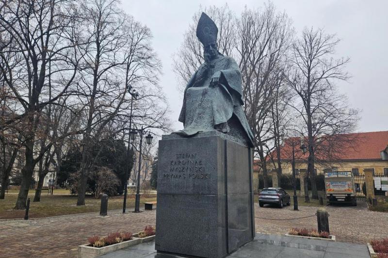 ステファン ヴィシンスキーの像