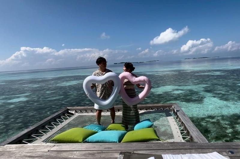 夫婦ふたりとも泳げないので、浮き輪を持ち込みました♪