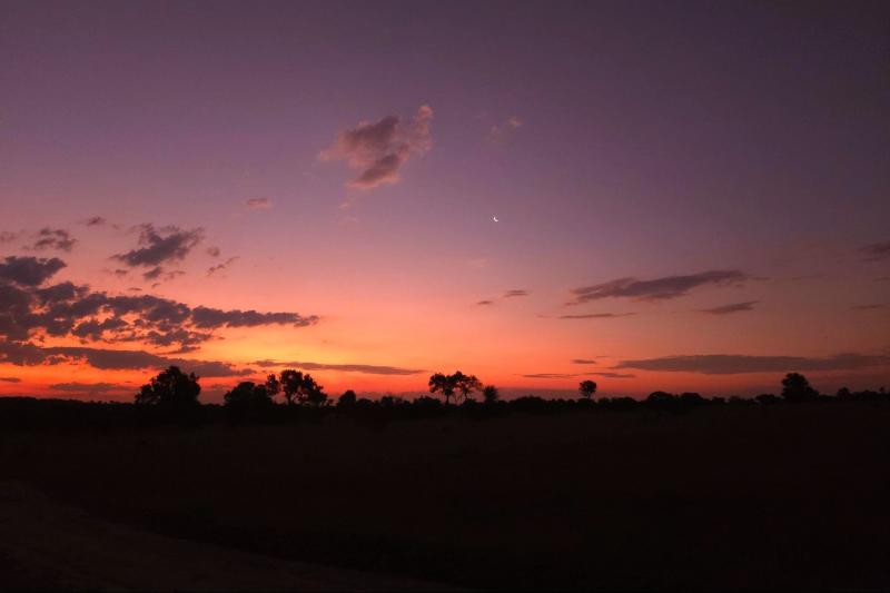 今回は、よく空を見上げた旅行でした。この夕焼けも綺麗でした!