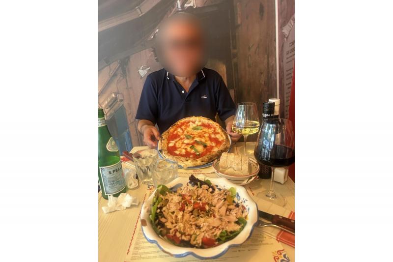 コモ市街地の「Pizzium 」というレストランは、チョー穴場です。地元TAXIの運転手、学生さんにも絶大な人気です。ベタですが、マルゲリータとサラダをいただきました(写真:Pizziumにて) 。