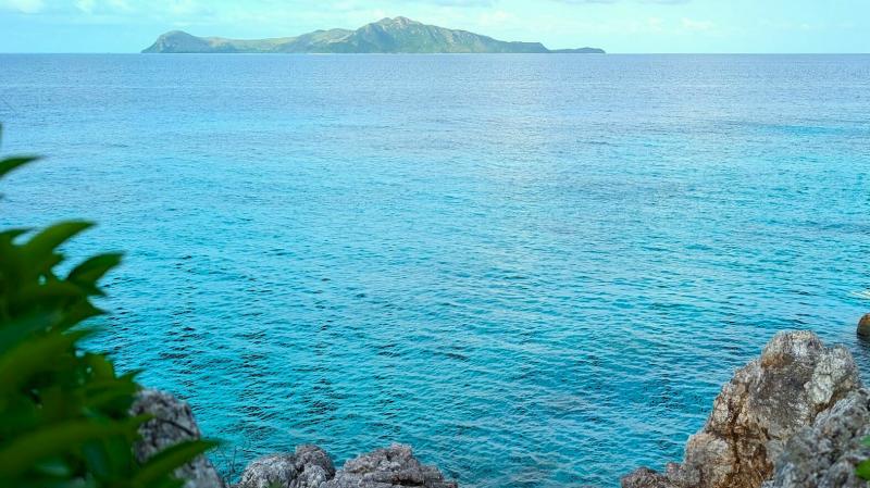 登った上の景色。対岸のマナモック島