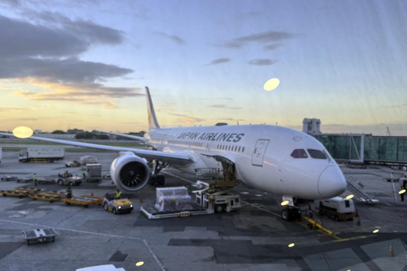マニラに到着した日本航空機