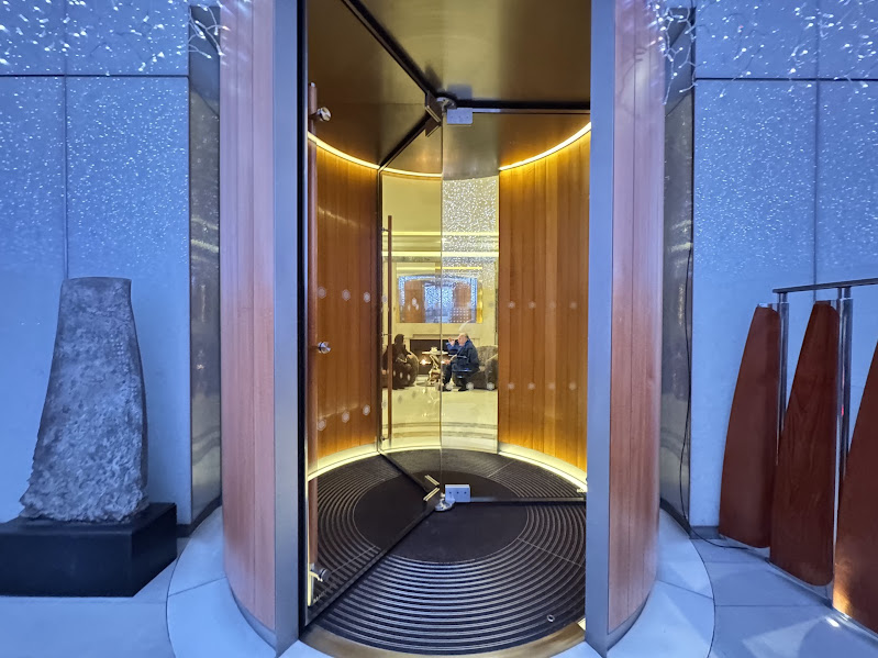 スタイリッシュなエントランス