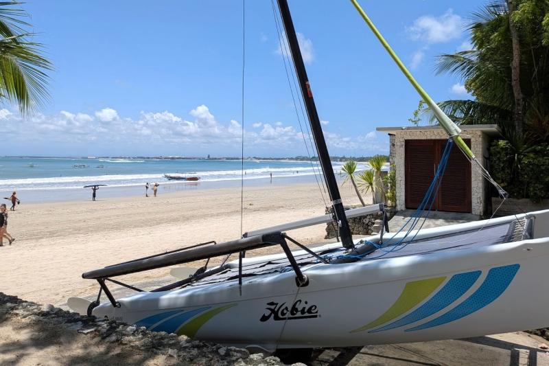 風が弱い日は無料でヨットに乗せてもらうこともできるそうです