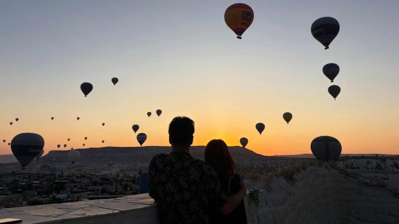 気球（カッパドキアで宿泊した「アイディンリ ケーブ ホテル」から）