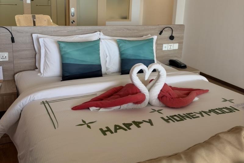 ホテルの部屋はハネムーン仕様
