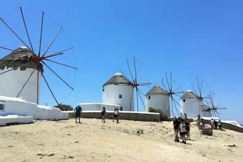 ミコノス島の観光名所であるカト・ミリの風車