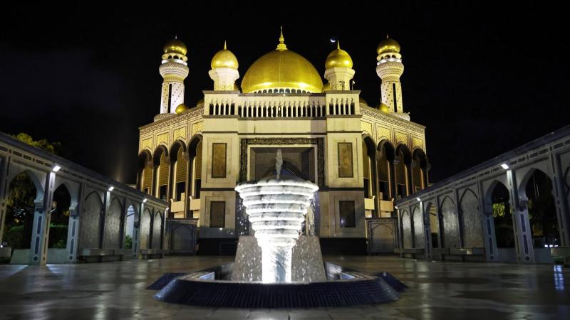 夜のジャメ アスル ハサナル ボルキア モスク