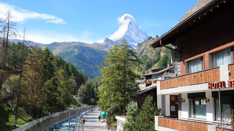 ツェルマットの街から見たマッターホルン