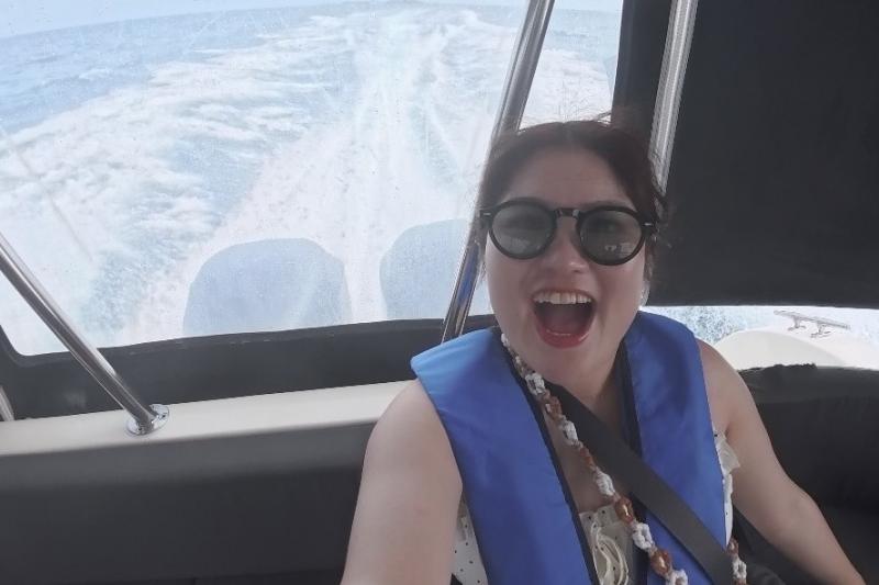 マーレへ戻る日は波が強く、ホテルに水上飛行機が着陸できず。急遽近くの島までスピードボート移動！ ハイスピードでめっちゃ楽しかった！ 