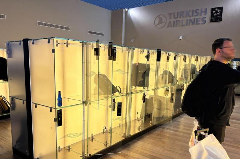 ロッカーに荷物を預けてショッピングに出かけるのも良いですね