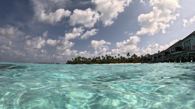 水上ヴィラとキラキラのラグーン