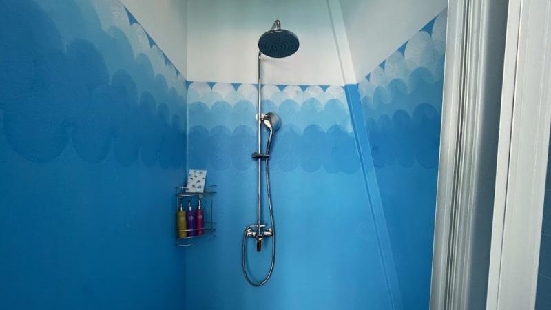 シャワー。バスタブもあります