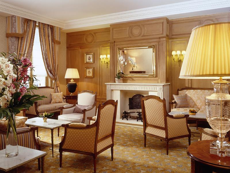 ホテル メイフェア パリの落ち着いたラウンジ