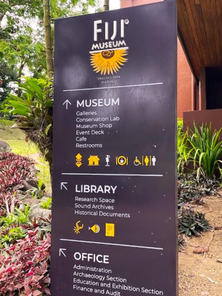 フィジー博物館のサインです。