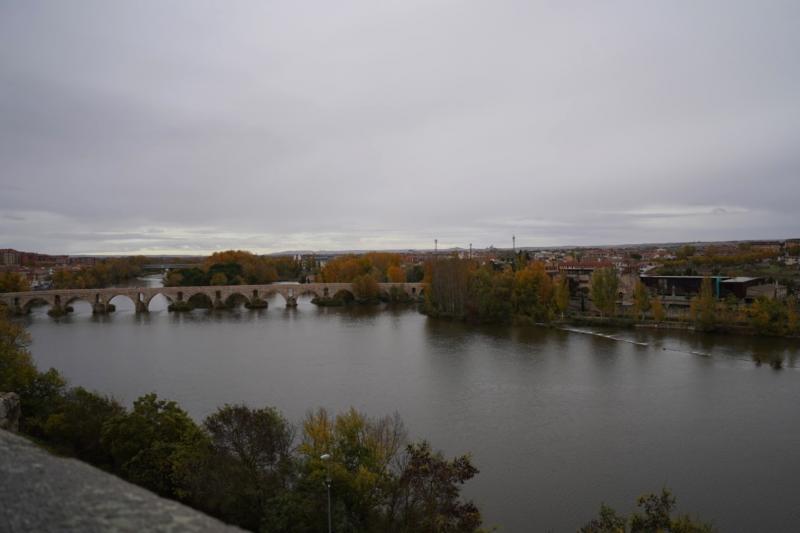 スペイン北部からポルトガルを横断して大西洋へ流れる大河、ドゥエロ川