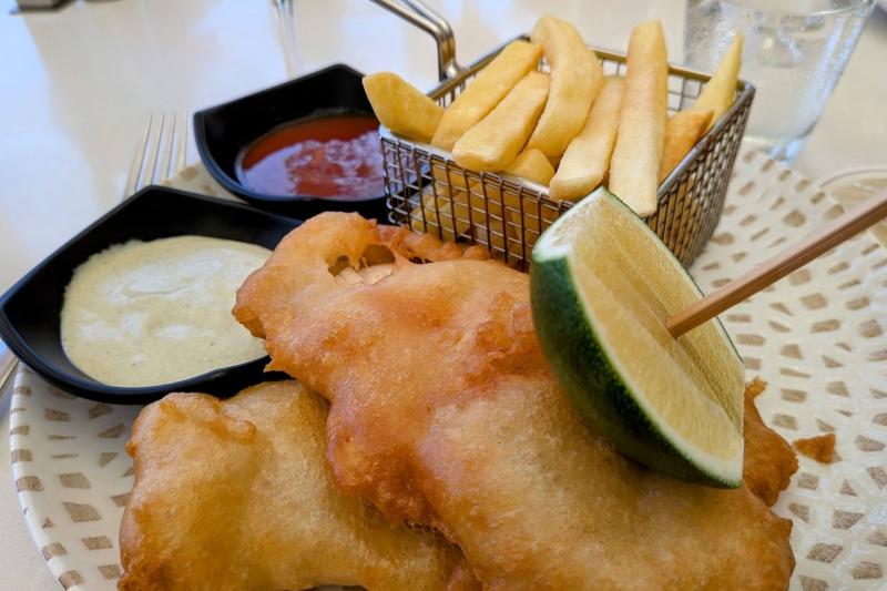 ボリューム満点のフィシュ&チップス