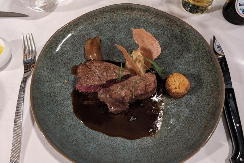 メインのお肉料理