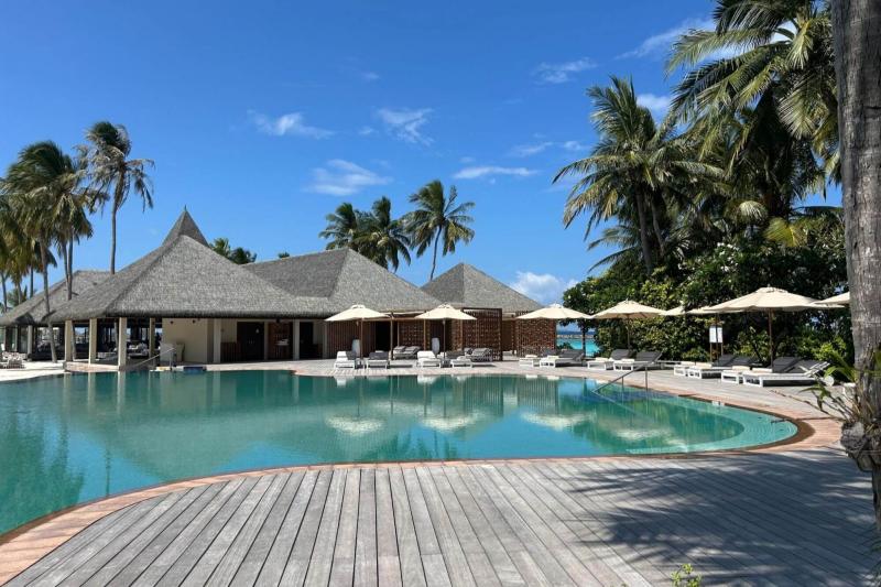 バー横のプール