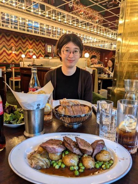 ガイドさんに案内していただいたパリのレストラン。鴨肉です。美味しかったです