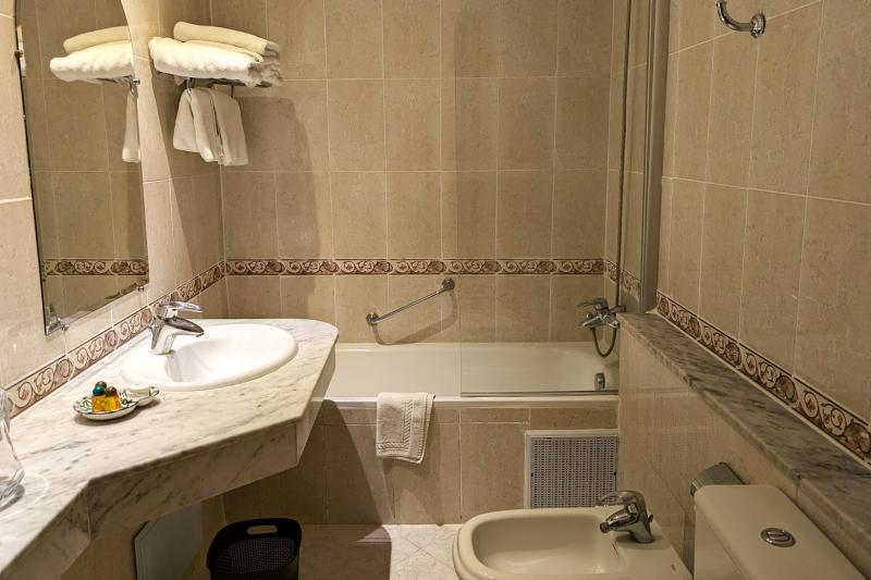 一部のお部屋にはバスタブがあります