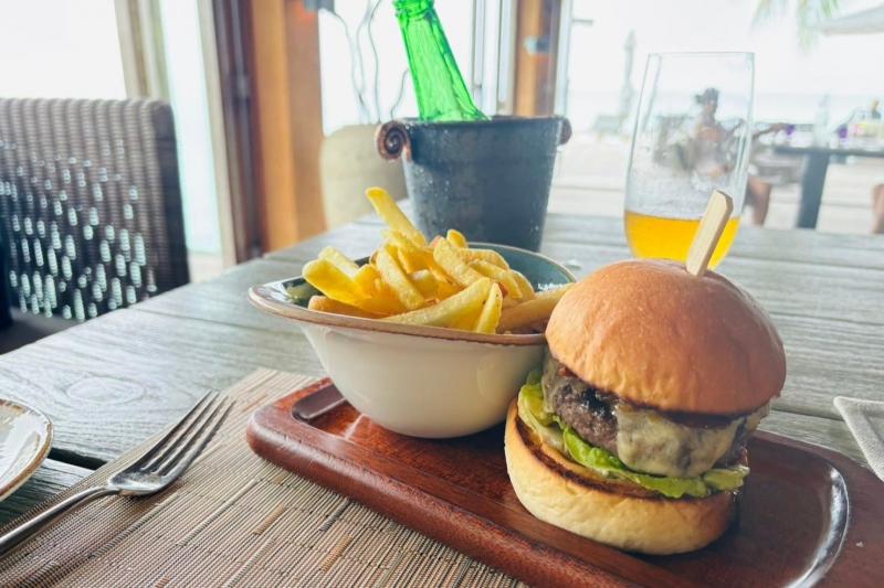 レストランJ.F.K.で食べた和牛ハンバーガーとトリュフポテトも絶品でした！！