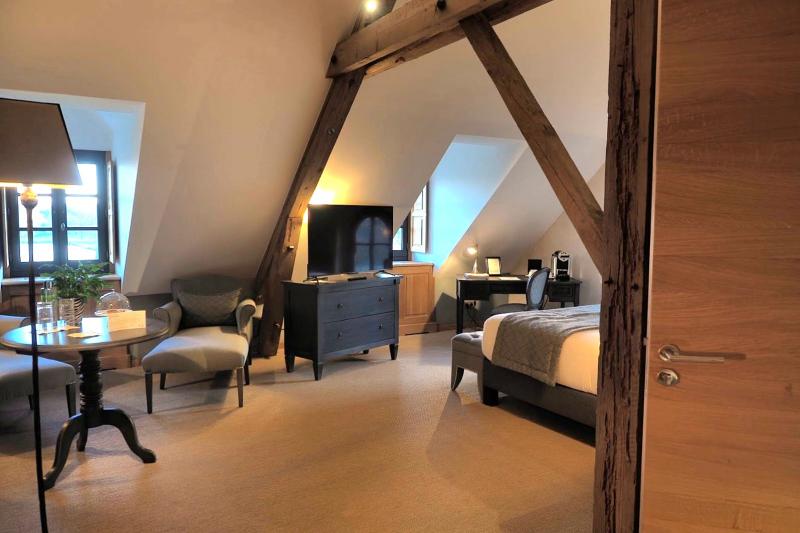 落ち着いた色合いと雰囲気のお部屋