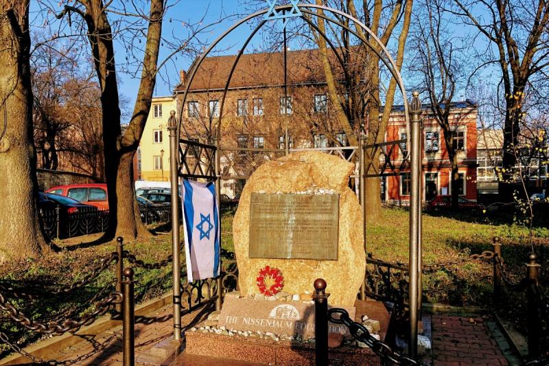 ホロコーストで命を落としたユダヤ系ポーランド人のための記念碑