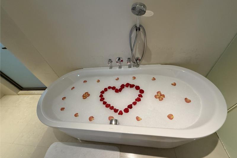 ハネムーン特典のロマンティックバス