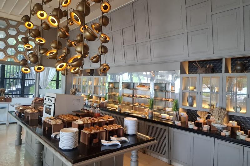 チーズやハムなどもたくさん揃っています