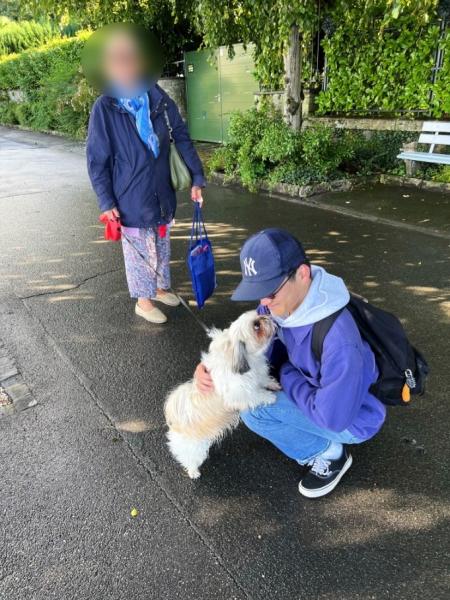 レマン湖の周りを散歩中に現地の可愛いワンちゃんと触れ合うこともできました