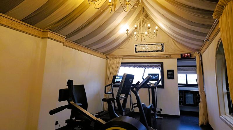 こちらが、ジムの様子です。ジム、ピラティス、ヨガは、希望に応じてパーソナルコーチによるセッションも利用可能です。それぞれのお客様に合わせたアドバイスをしていただけます。