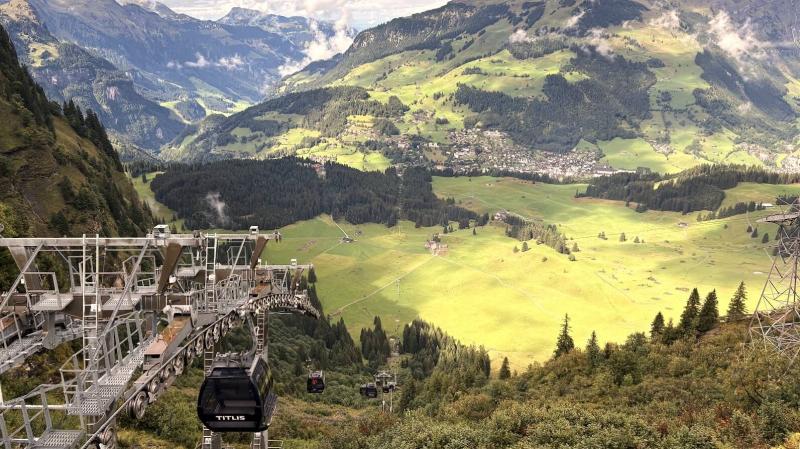 ティトリスのロープウェイから望むエンゲルベルクの村