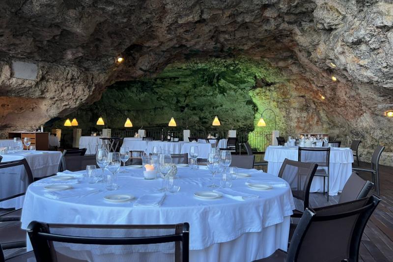念願の洞窟レストラン！
