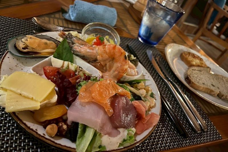 お刺身もありました。やっぱり魚はおいしかったですねー