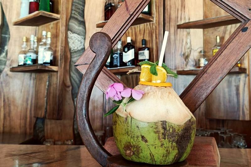 リゾート感たっぷりのココナッツジュース