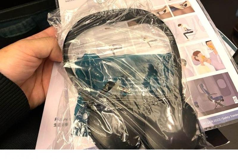 ヘッドホンも用意されています