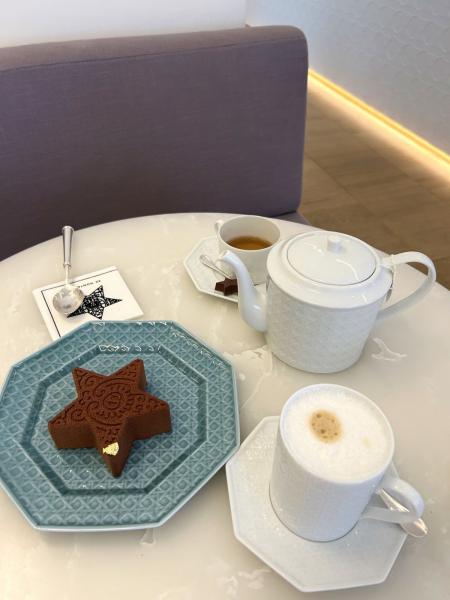 ギャラリー内にあるディオールカフェ
