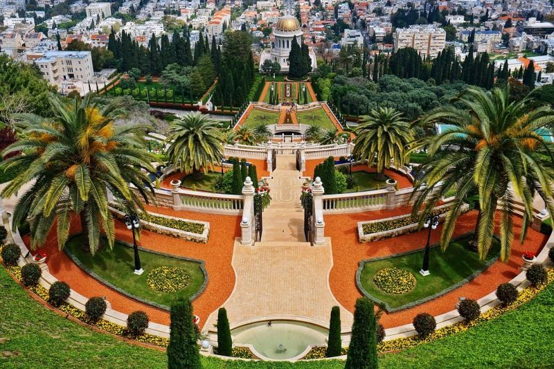 ◆ハイファ及び西ガリラヤ地方のバハイ聖地群（Bahá’i Holy Places in Haifa the Western Galilee）／2008年登録バハイ教は、イスラム教から派生したバーブ教を前身として19世紀に誕生しました。カルメル山の斜面を利用して整備された庭園に隣接するバーブ教の開祖バーブの霊廟など、ハイファや西ガリラヤ地方に点在する26の建造物などが世界遺産に登録されています。