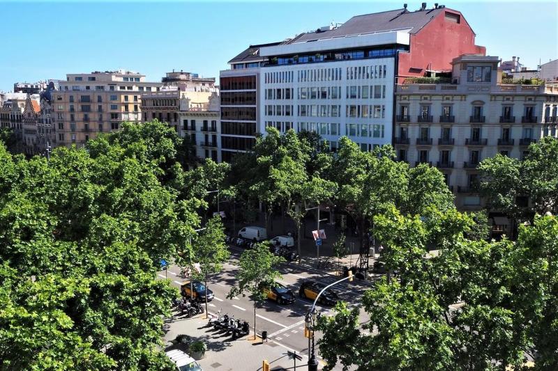 デラックスルーム グラシア通りビューはその名の通り、バルセロナのメインストリートのグラシア通りの眺望です