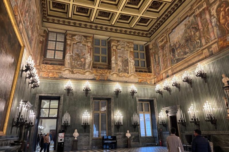 豪華絢爛な応接間