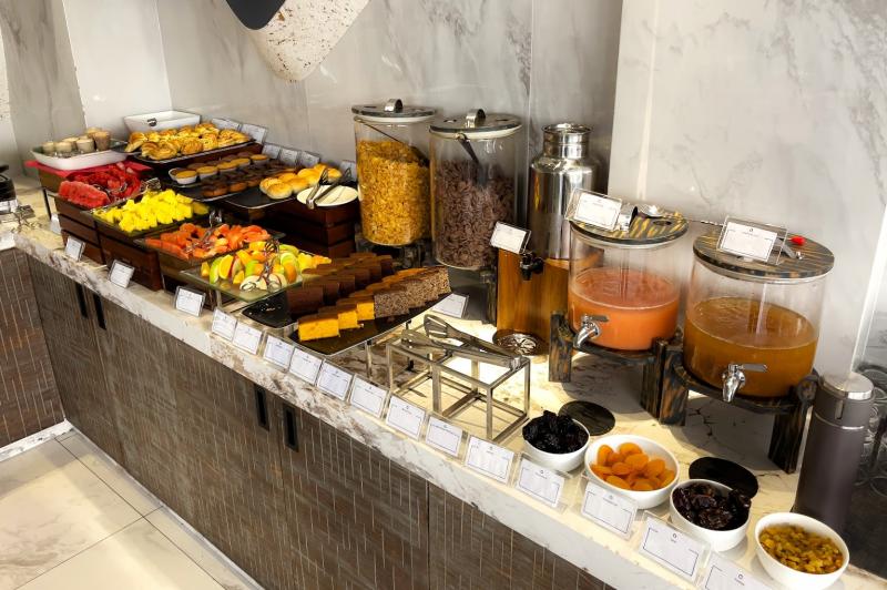 フルーツ、シリアル、ジュースなど