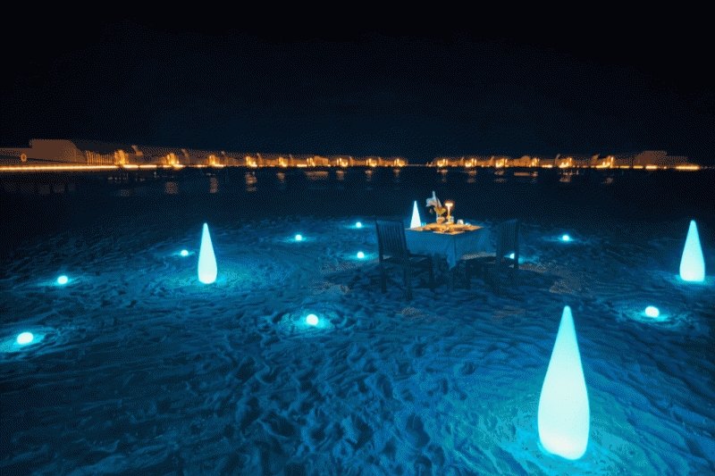 浜辺でロマンティックディナー