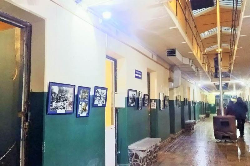 380の牢獄がそのまま展示スペースとして活用されています