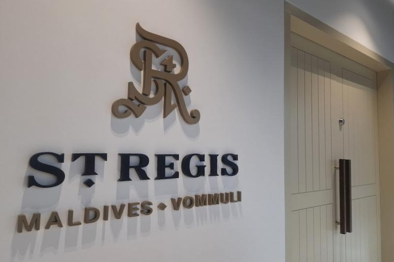 水上飛行機の出発を待つ専用ラウンジ