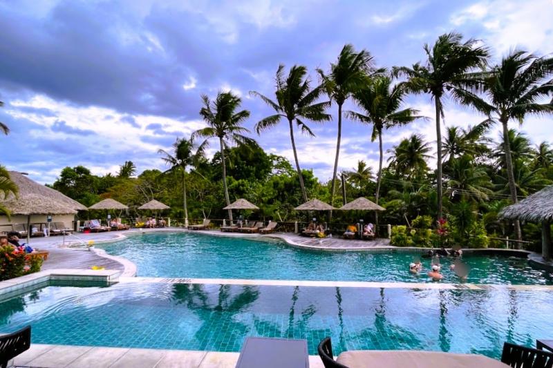 アダルトオンリーのプール