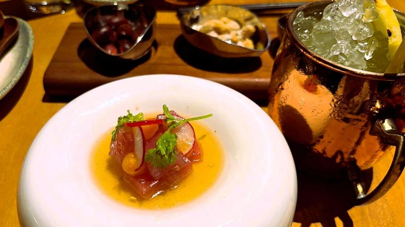 モルディブの名物まぐろをおしゃれにカルパッチョにしたもの。どこか和風の雰囲気もあり絶品でした