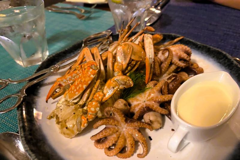 タコとカニの炒め物。マヨネーズとの相性が抜群でした