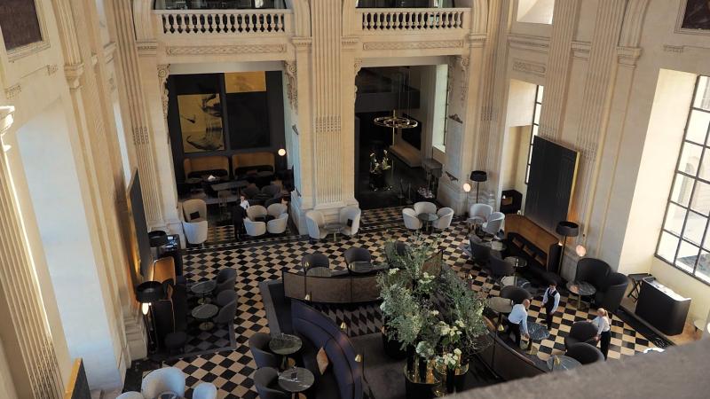 歴史ある空間に佇む、格式の高さが漂うエレガントなバー